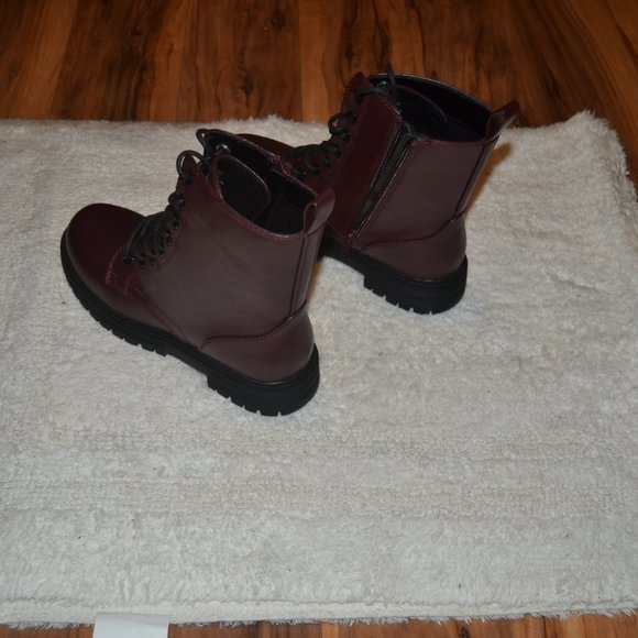 NWT and Box SO Reindeer Combat Boots in Burgundy - Picture 4 of 4